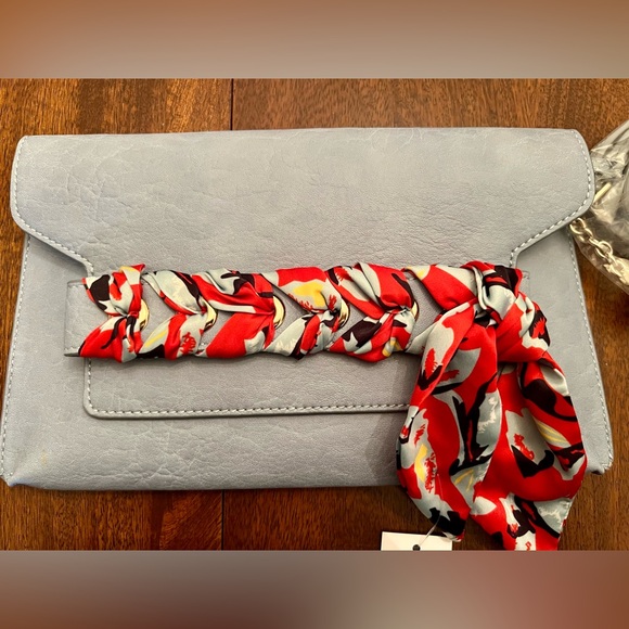 NWT clutch with detachable shoulder strap - Picture 2 of 4
